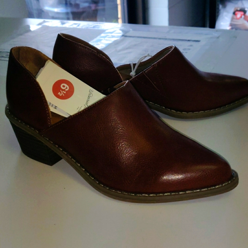 Universal Thread Rylie Leather Heeled Ankle Shoes